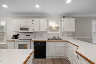 2850 Sanderford Rd, Raleigh, NC 27610 - Photo 16