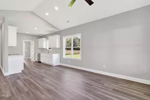 609 W Godwin St, Dunn, NC 28334 - Photo 8