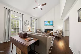 116 E Laurenbrook Ct, Cary, NC 27518 - Photo 4