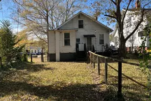 311 Arch St, Henderson, NC 27536 - Photo 2