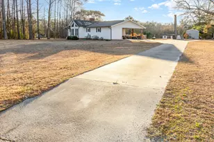 200 Hermitage Ln, Mount Olive, NC 28365 - Photo 2