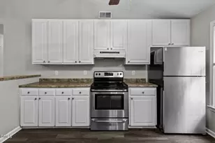 121 Hunting Green Dr, Jacksonville, NC 28546 - Photo 10