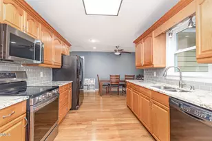 1004 Stoneybrook Dr, Sanford, NC 27330 - Photo 10