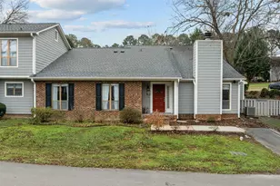 122 Clancy Cir, Cary, NC 27511 - Photo 2