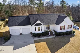 105 Hinton Ct, Clayton, NC 27527 - Photo 2