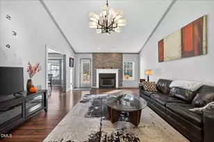 105 Hinton Ct, Clayton, NC 27527 - Photo 4