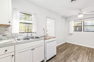 300 Barclay Rd, Chapel Hill, NC 27516 - Photo 14