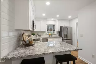 136 Lake Hollow Cir, Cary, NC 27513 - Photo 4