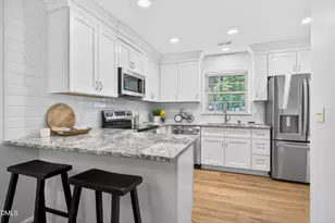 136 Lake Hollow Cir, Cary, NC 27513 - Photo 2