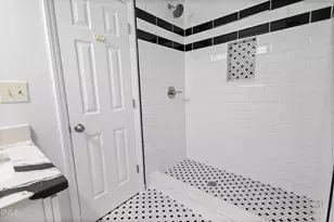 136 Lake Hollow Cir, Cary, NC 27513 - Photo 8