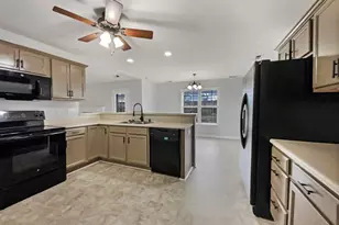 1451 Avoncroft Dr, Fayetteville, NC 28306 - Photo 6