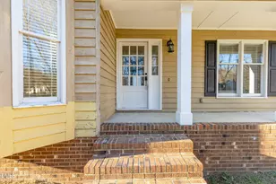 2208 White Oak Cir, Clayton, NC 27520 - Photo 4