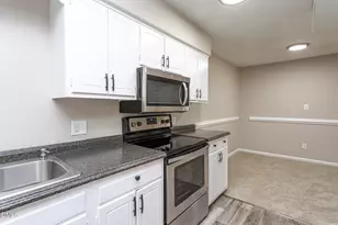 5118 Flint Ridge Pl, Raleigh, NC 27609 - Photo 2