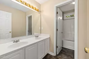 105 Holmhurst Ct, Cary, NC 27519 - Photo 24