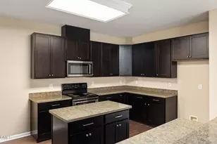 105 Holmhurst Ct, Cary, NC 27519 - Photo 6