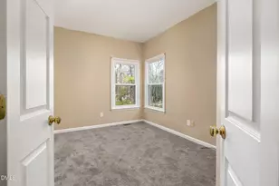 105 Holmhurst Ct, Cary, NC 27519 - Photo 20