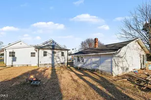 213 W Parrish Dr, Benson, NC 27504 - Photo 36