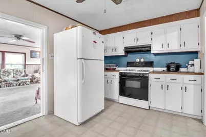 113 Pine Tree Road, Lumberton, NC 28360 - Photo 8