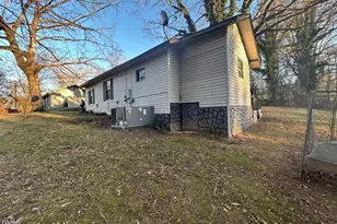 205 Proctor St, Lincolnton, NC 28092 - Photo 2