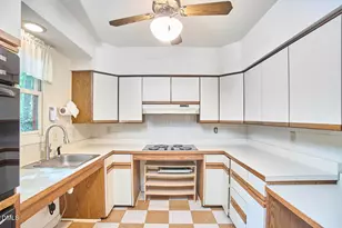 112 Creekview Cir, Carrboro, NC 27510 - Photo 10