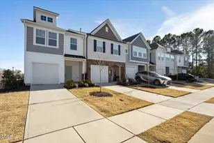 11 Wildflower Cir, Clayton, NC 27520 - Photo 2