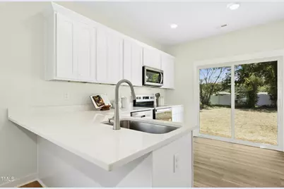 208 N Sellers Street, Selma, NC 27576 - Photo 6