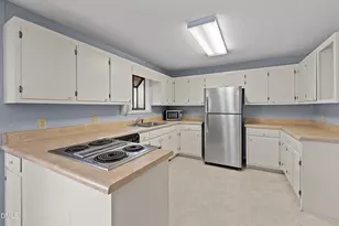 809 Hilltop Cir, Sanford, NC 27332 - Photo 6