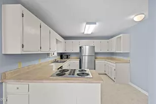 809 Hilltop Cir, Sanford, NC 27332 - Photo 6