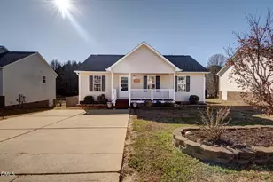 2113 McKinnon Dr, Clayton, NC 27520 - Photo 2