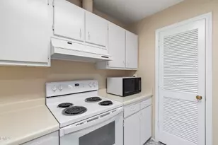 105 Tracy Ct, Cary, NC 27513 - Photo 10