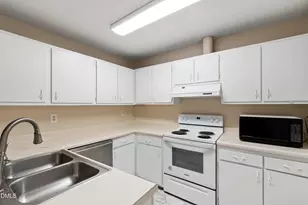 105 Tracy Ct, Cary, NC 27513 - Photo 12