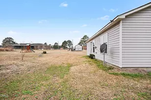 702 N Saratoga St, Stantonsburg, NC 27883 - Photo 22