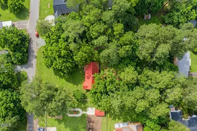 210 N Monroe Avenue, Sanford, NC 27330 - Photo 2