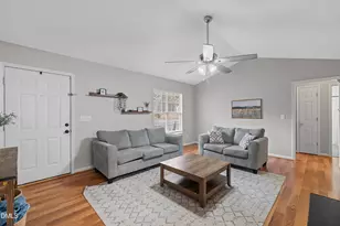 913 E Sanders St, Four Oaks, NC 27524 - Photo 4