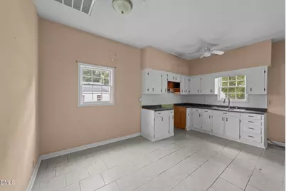 409 W Dr Martin Luther King Jr Way, Selma, NC 27576 - Photo 2