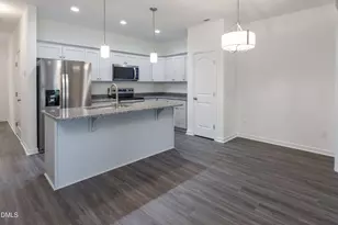 612 S Blackmon St, Benson, NC 27504 - Photo 2