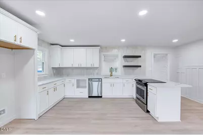 601 W Walnut Street, Selma, NC 27576 - Photo 6