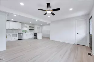 601 W Walnut St, Selma, NC 27576 - Photo 6