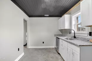 124 N Mecklenburg Ave, South Hill, VA 23917 - Photo 4