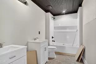 124 N Mecklenburg Ave, South Hill, VA 23917 - Photo 18