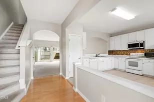 410 Hickory Meadow Cir, Morrisville, NC 27560 - Photo 4