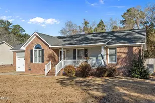 4320 Falls Dr, Hope Mills, NC 28348 - Photo 2