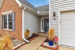 742 Willow Bay Dr, Fuquay Varina, NC 27526 - Photo 2