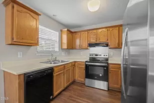 704 Pepperstone Ct, Fuquay-Varina, NC 27526 - Photo 12