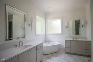 5308 Parkwood Dr, Raleigh, NC 27612 - Photo 8