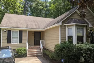 102 Carrousel Ln, Cary, NC 27513 - Photo 2