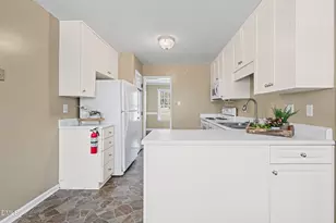 307 Laurel Ridge Dr, Clayton, NC 27520 - Photo 10