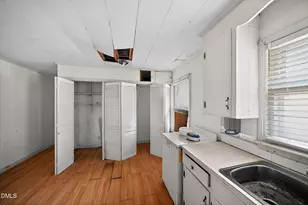 803 W Church St, Williamston, NC 27892 - Photo 10