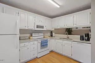 100 Hunting Chase, Cary, NC 27513 - Photo 10