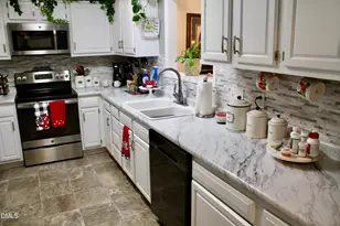 3027 Maple Ave, Burlington, NC 27215 - Photo 10